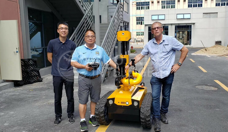 Robot pemadam kebakaran untuk pelanggan Asing